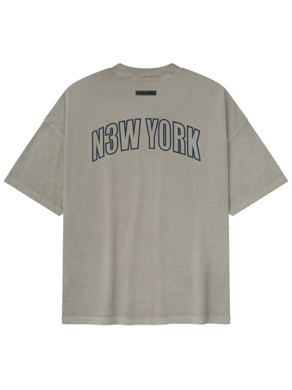 Essentials 25 Holiday New York 90s Tee Smoke Grey
